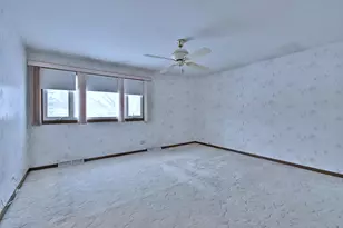 231 N Flora Pkwy, Addison, IL 60101 - Photo 13