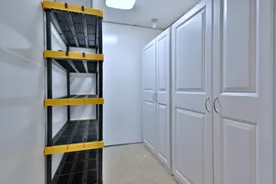 231 N Flora Pkwy, Addison, IL 60101 - Photo 33