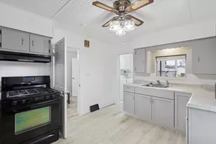 1212 10th Ave, Rockford, IL 61104 - Photo 9