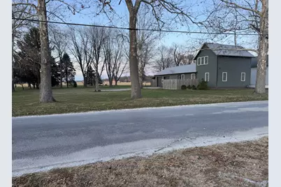 912 E Locust Street, Fairbury, IL 61739 - Photo 1