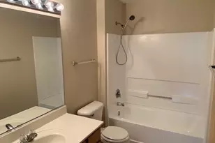 2327 Silverstone Dr, Carpentersville, IL 60110 - Photo 7