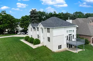 16W234 91st St, Burr Ridge, IL 60527 - Photo 3