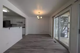 205 Glasgow Ln, Schaumburg, IL 60194 - Photo 5