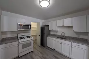 205 Glasgow Ln, Schaumburg, IL 60194 - Photo 9