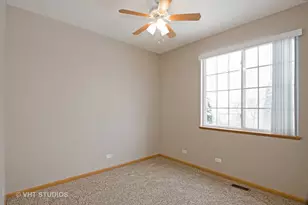 346 Evergreen Cir, Gilberts, IL 60136 - Photo 5