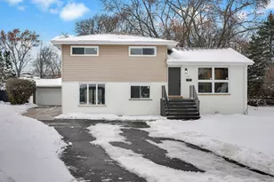 137 Julie Dr, Glenview, IL 60025 - Photo 1