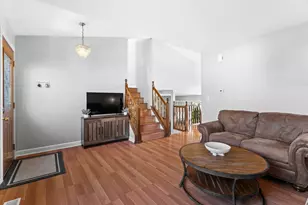 202 Parkwood Dr, Streamwood, IL 60107 - Photo 11