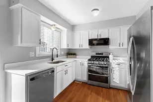 202 Parkwood Dr, Streamwood, IL 60107 - Photo 3