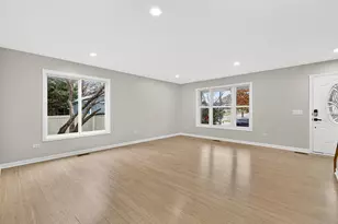 5541 E Celebrity Cir, Hanover Park, IL 60133 - Photo 3