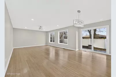 5541 E Celebrity Circle, Hanover Park, IL 60133 - Photo 7