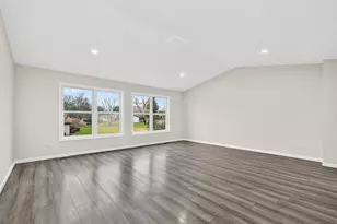 5541 E Celebrity Cir, Hanover Park, IL 60133 - Photo 15