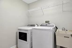 5541 E Celebrity Cir, Hanover Park, IL 60133 - Photo 25