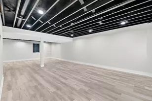 5541 E Celebrity Cir, Hanover Park, IL 60133 - Photo 29