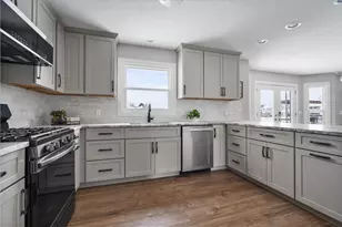 10 Prenzler Dr, Bloomington, IL 61704 - Photo 7