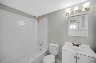 9725 S Karlov Ave, Oak Lawn, IL 60453 - Photo 15