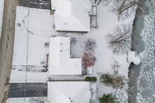 338 Hiawatha Dr, Lake in the Hills, IL 60156 - Photo 9