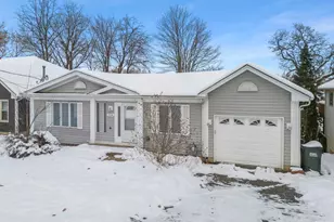 338 Hiawatha Dr, Lake in the Hills, IL 60156 - Photo 45