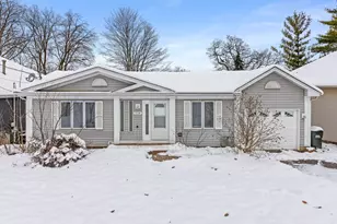 338 Hiawatha Dr, Lake in the Hills, IL 60156 - Photo 13