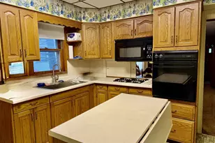 236 10th St, Lasalle, IL 61301 - Photo 5