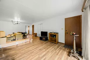 8604 W 95 Pl, Hickory Hills, IL 60457 - Photo 3