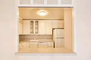 1560 N Sandburg Terrace, Chicago, IL 60610 - Photo 9