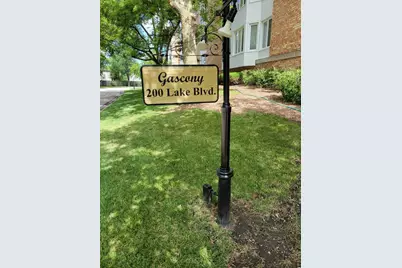 200 Lake Boulevard #402, Buffalo Grove, IL 60089 - Photo 3