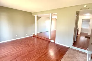 13 Pioneer Park Pl, Elgin, IL 60123 - Photo 5