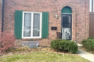 13 Pioneer Park Pl, Elgin, IL 60123 - Photo 1