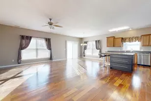 911 E Barker St, Tuscola, IL 61953 - Photo 3