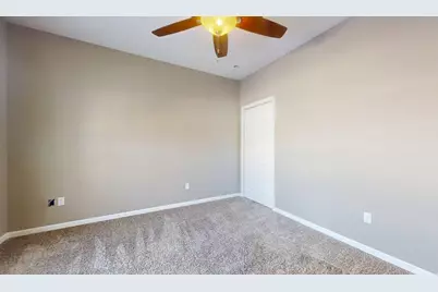 911 E Barker Street, Tuscola, IL 61953 - Photo 23