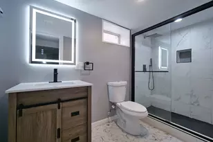 8415 Trumbull Ave, Skokie, IL 60076 - Photo 25