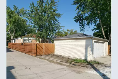 8415 Trumbull Avenue, Skokie, IL 60076 - Photo 31