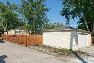 8415 Trumbull Ave, Skokie, IL 60076 - Photo 31