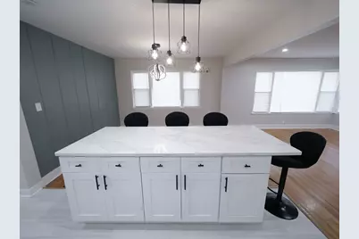 8415 Trumbull Avenue, Skokie, IL 60076 - Photo 7