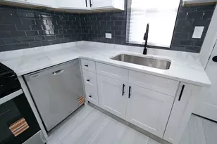 8415 Trumbull Ave, Skokie, IL 60076 - Photo 9