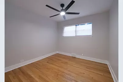 8415 Trumbull Avenue, Skokie, IL 60076 - Photo 17