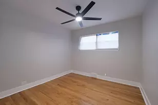 8415 Trumbull Ave, Skokie, IL 60076 - Photo 17