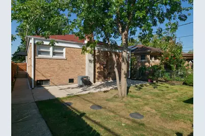 8415 Trumbull Avenue, Skokie, IL 60076 - Photo 29