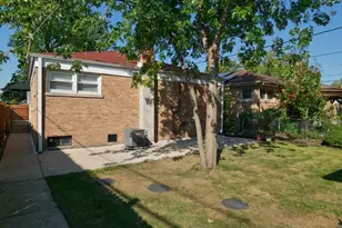 8415 Trumbull Ave, Skokie, IL 60076 - Photo 29