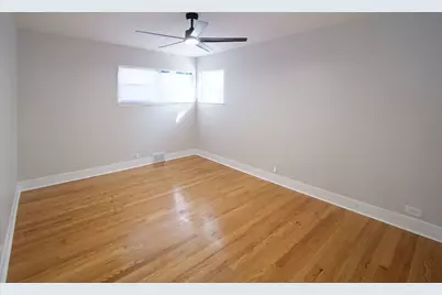 8415 Trumbull Avenue, Skokie, IL 60076 - Photo 15