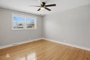 10738 S New England Ave, Worth, IL 60482 - Photo 15