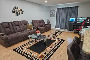 603 E Falcon Dr, Arlington Heights, IL 60005 - Photo 3