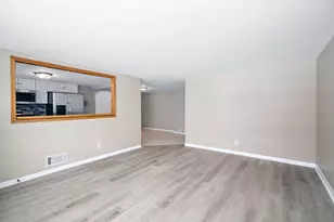 426 W Arlington Ln, Crete, IL 60417 - Photo 5