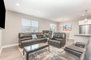 253 Masters Dr, Addison, IL 60101 - Photo 3