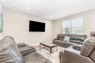 253 Masters Dr, Addison, IL 60101 - Photo 3