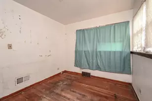 629 S Fulton Ave, Waukegan, IL 60085 - Photo 7