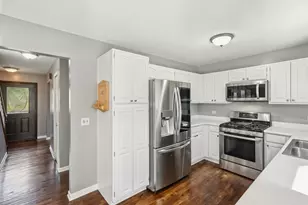 616 Pinehurst Dr, North Aurora, IL 60542 - Photo 7