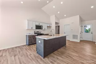 715 Apple Valley Rd, Harvard, IL 60033 - Photo 5