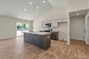 715 Apple Valley Rd, Harvard, IL 60033 - Photo 3