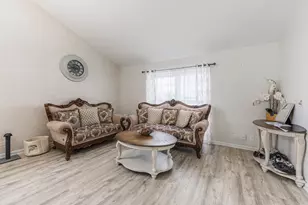 4015 Peartree Dr, Lake in the Hills, IL 60156 - Photo 9